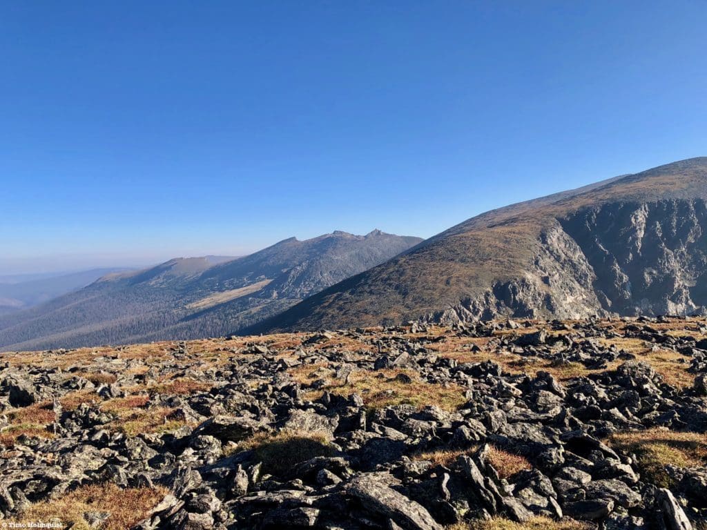 Looking north to the Desolations from Chapin’s gentle summit.